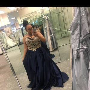 Meet your Posher, Lauryn